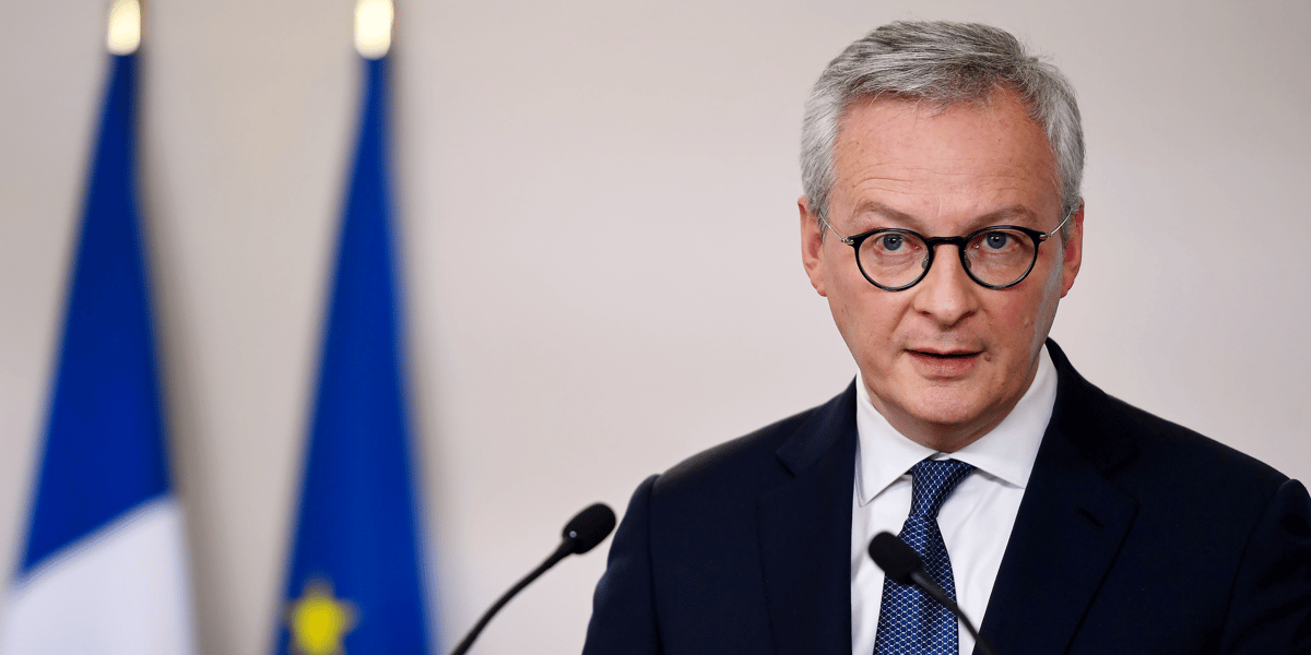 Jusqu'ici, pour pouvoir bénéficier d'une aide de 10.000 euros mensuelle, une entreprise devait s'être vu refuser un prêt garanti par l'Etat (PGE). "Nous allons retirer cette condition" pour les entreprises de ce secteur "qui en ont besoin et qui ne sont pas en mesure de payer leur loyer", a indiqué Bruno Le Maire.