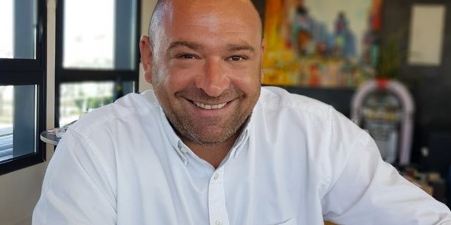 Le lyonnais Fabrice Faure, dirigeant du groupe d’intérim LIP, Les Intérimaires Professionnels, reste joignable durant ses vacances, mais s'applique à ne pas regarder son téléphone les après-midis.