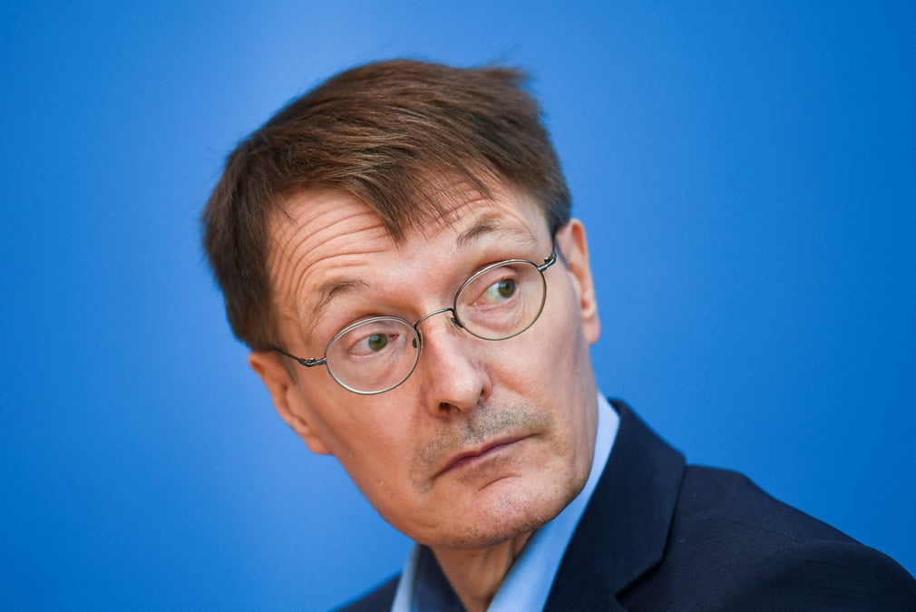 Coronavirus: une quatrieme dose de vaccin necessaire, selon karl lauterbach