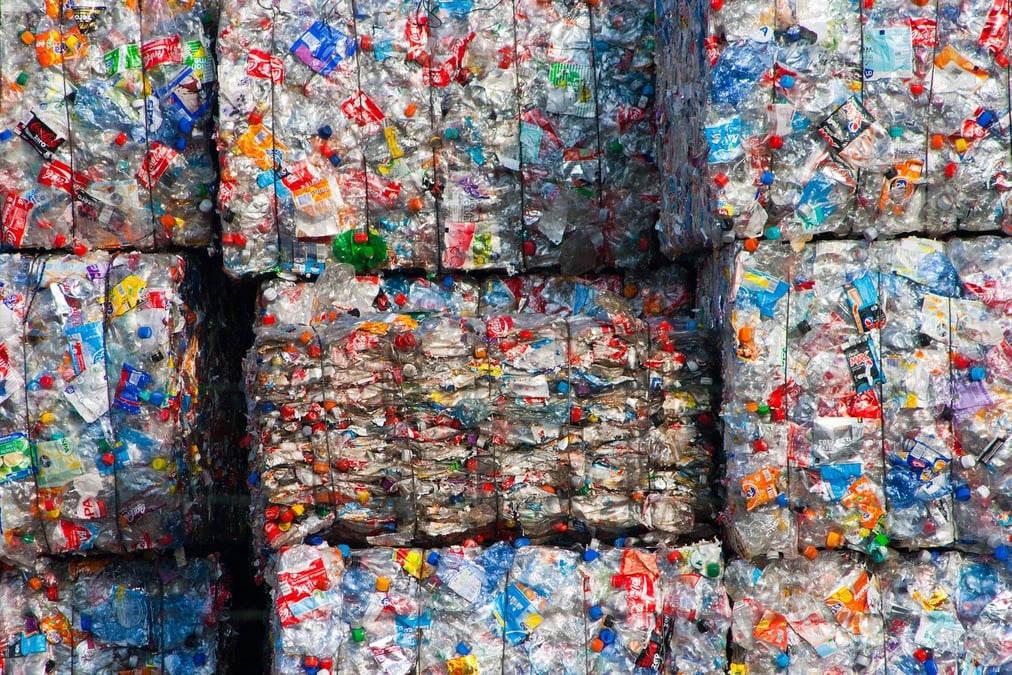 Polytopoly assure ses clients industriels une qualité certifiée de ses plastiques recyclés.