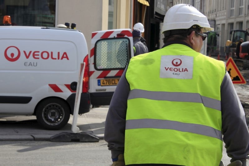 La caisse des depots cede une partie du capital de veolia