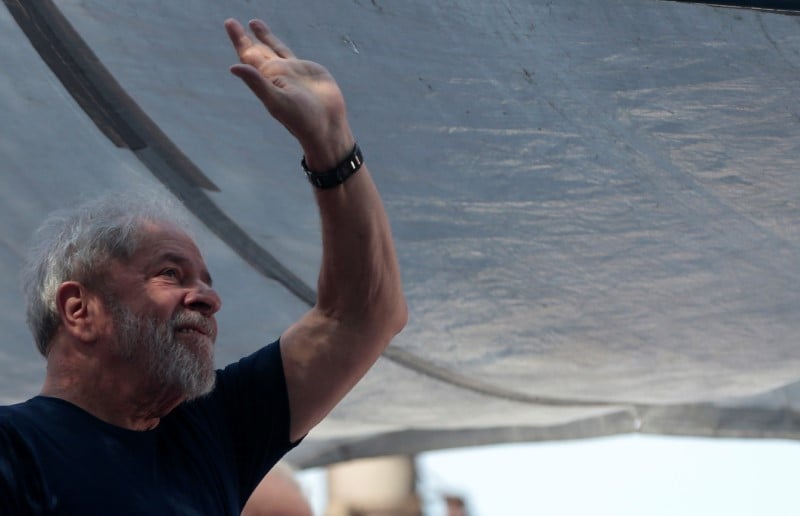 Bresil: lula annonce qu'il va accepter d'aller en prison