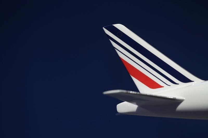 Air france mise en danger par une "minorite", dit michel sapin