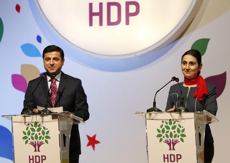 Onze deputes du parti pro-kurdes arretes en turquie