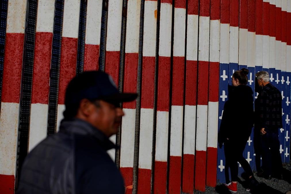 Mur: trump repete avoir le droit de decreter l'etat d'urgence