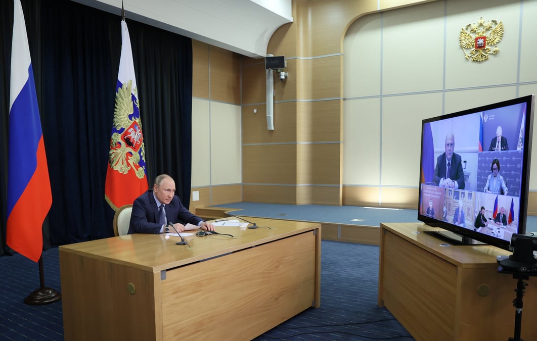 Ukraine: poutine et biden conviennent de consultations sur les "questions sensibles"