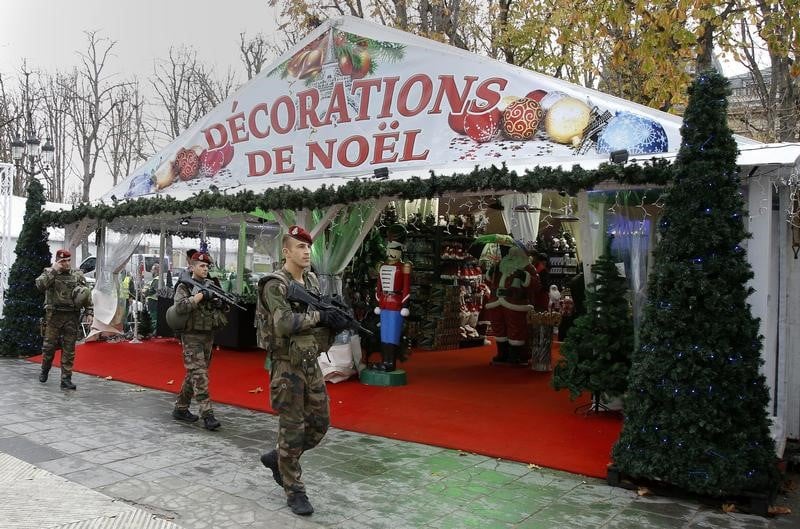 Les forains poursuivent les operations escargot autour de paris
