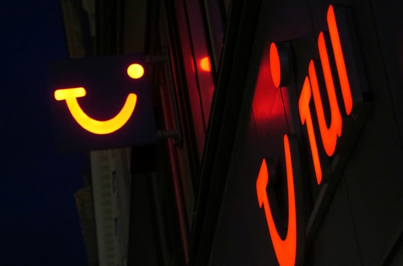 Tui avertit sur la demande estivale, le titre chute