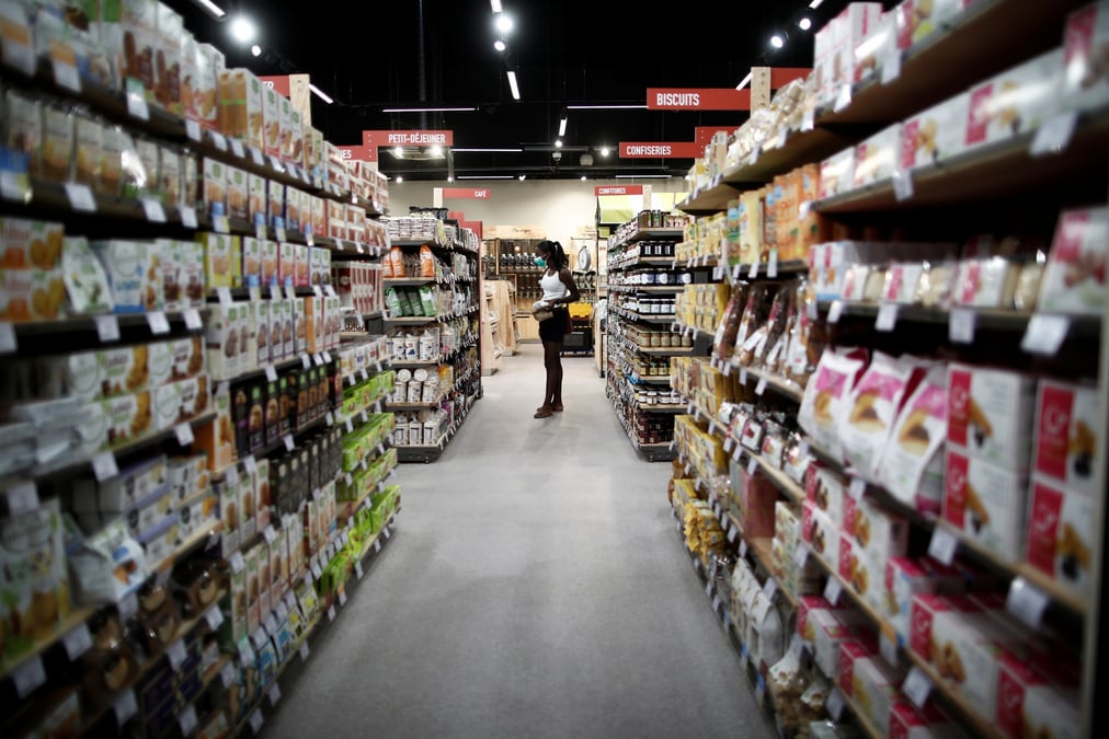 Un client regarde les produits a l'interieur d'un magasin d'alimentation naturalia exploite par le groupe casino