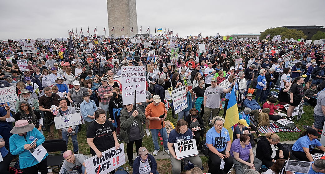 Des manifestants anti-Trump réunis à Washington, le 5 avril.