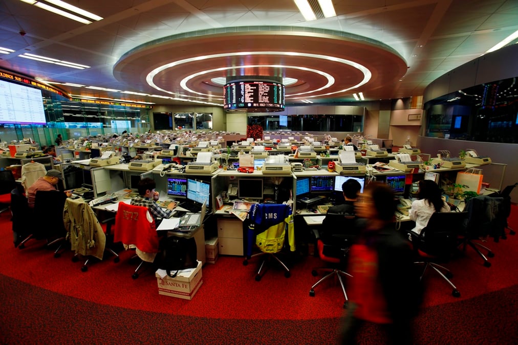 L'annonce de Washington a immédiatement provoqué une chute des actions des deux groupes à la Bourse de Hong Kong : Tencent a dégringolé de 7 % et CATL de 5,2 %.