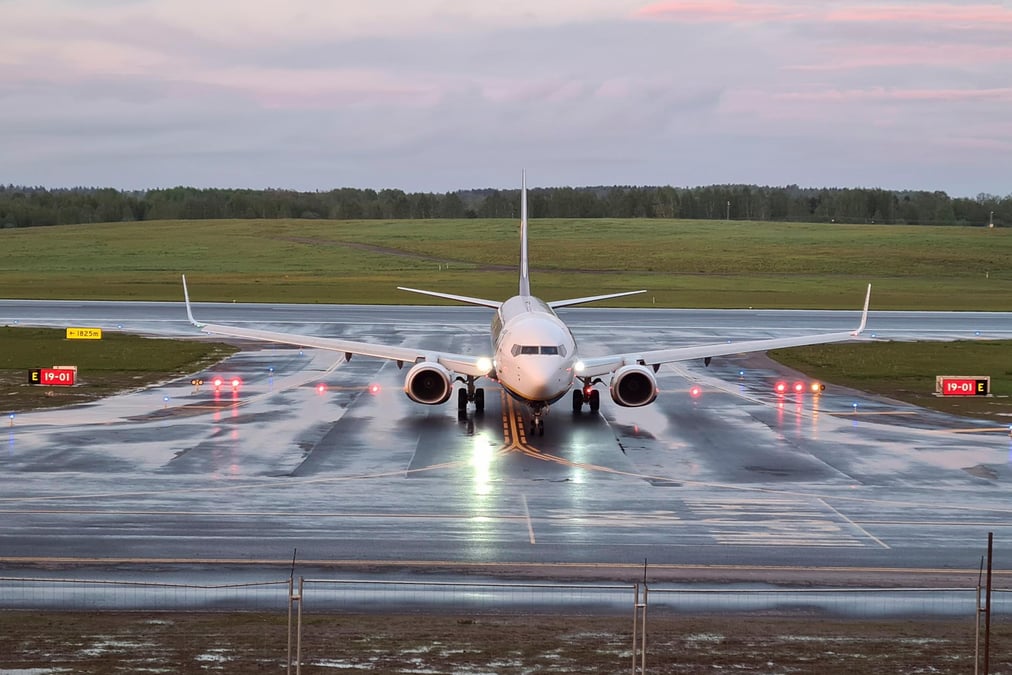 L'ue demande une enquete internationale sur l'atterrissage force de l'avion de ryanair