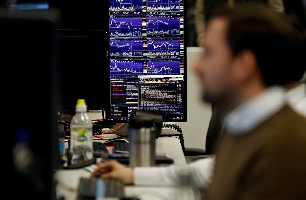 Un trader travaille chez cmc markets a londres
