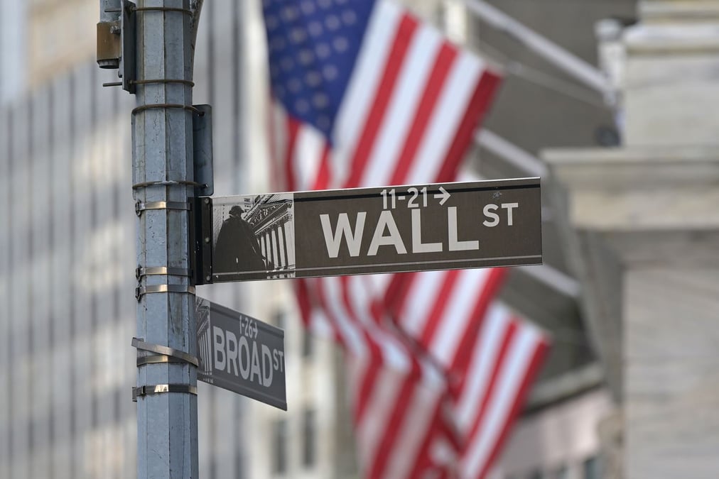Wall Street encaisse le lancement par Donald Trump d'une nouvelle guerre commerciale aux contours encore flous.