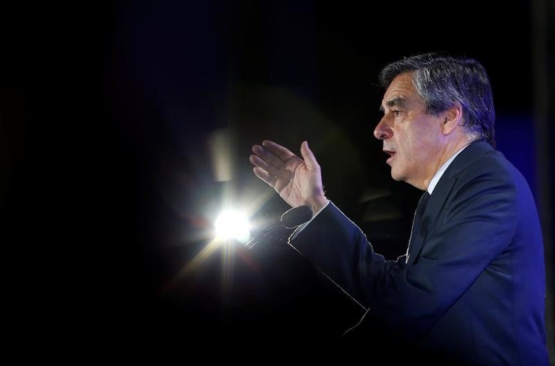 Fillon sous pression, une partie de la droite en appelle a juppe