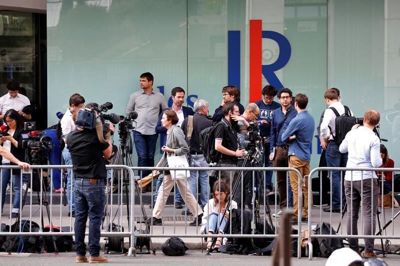 Les republicains prudents sur sarkozy