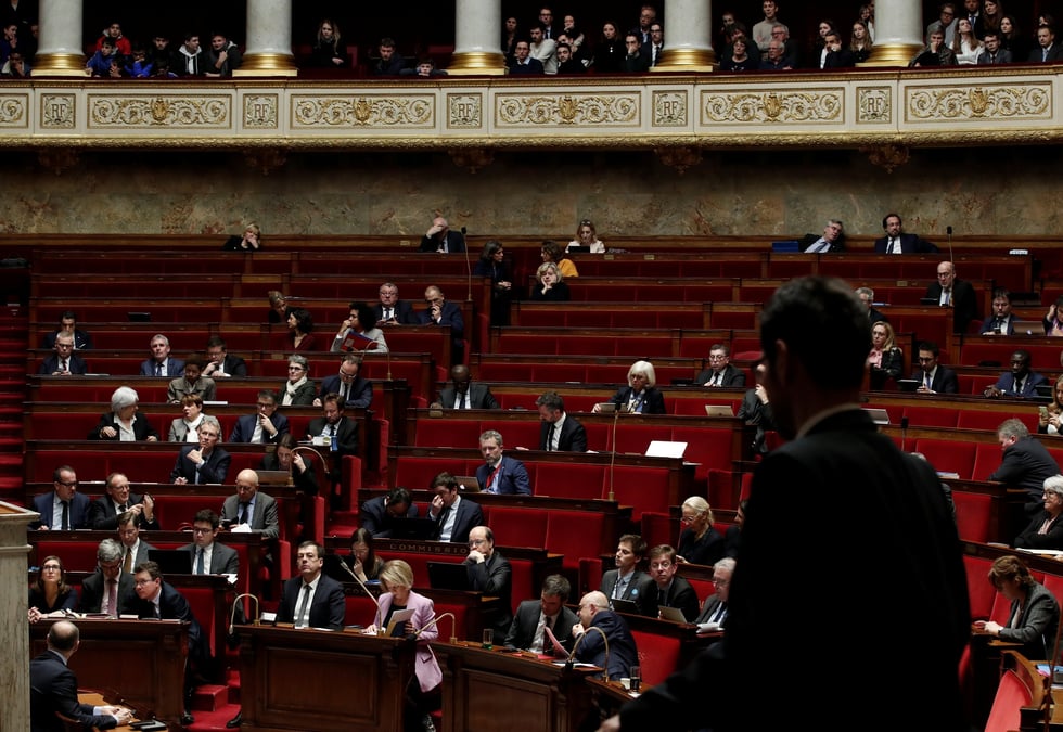 Un amendement du gouvernement a été adopté, qui vise à étendre le champ d'application de l'ordonnance aux choix des générations concernées par la réforme.