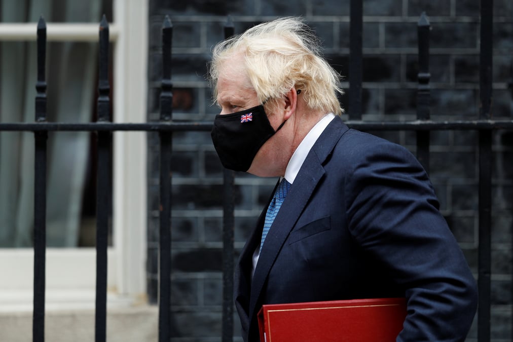 L'angleterre va autoriser la venue des touristes de l'ue doublement vaccines, dit le financial times