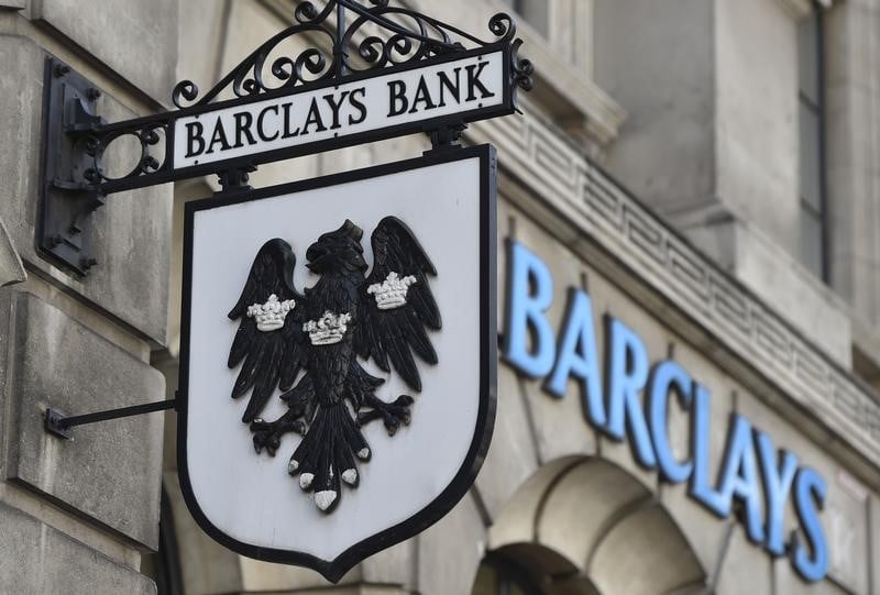 Barclays met des fonds en réserve pour les enquêtes