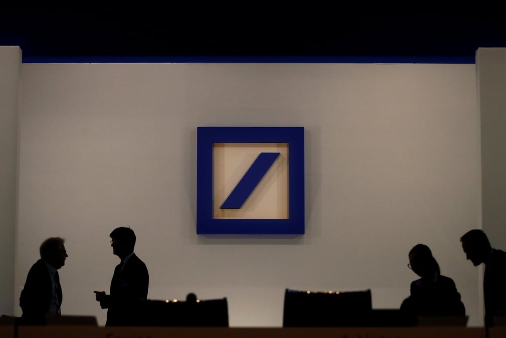 Deutsche bank a etudie un scenario de fusion avec ubs