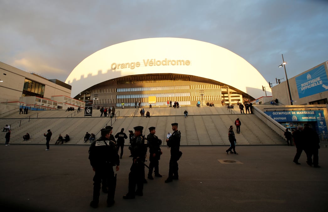 Incidents a marseille: 18 gardes a vue parmi les supporters