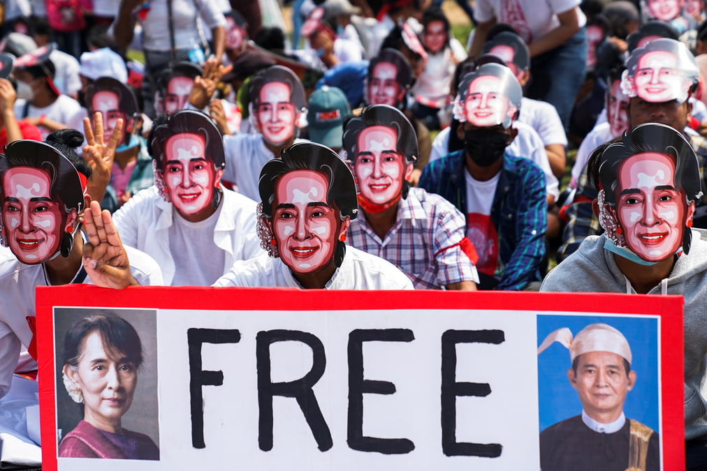 Birmanie: aung san suu kyi de nouveau accusee, les manifestations se poursuivent