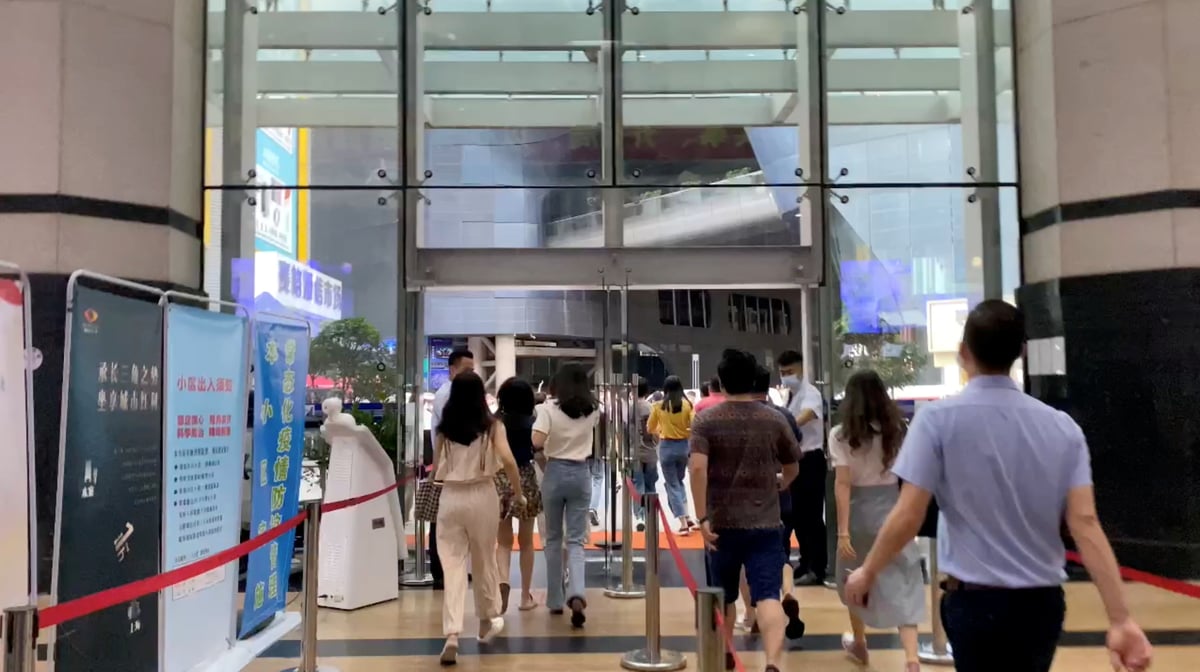 Chine: un gratte-ciel de shenzhen ferme apres de mysterieuses secousses