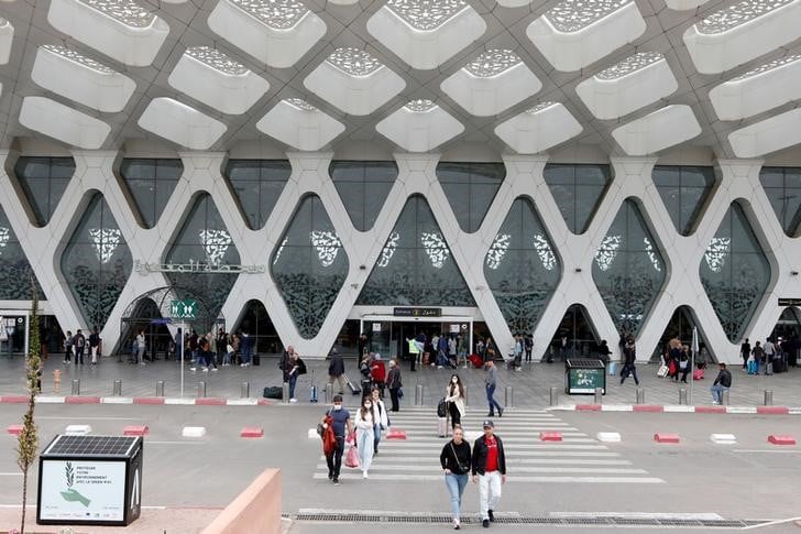 Des touristes a l'aeroport de marrakech