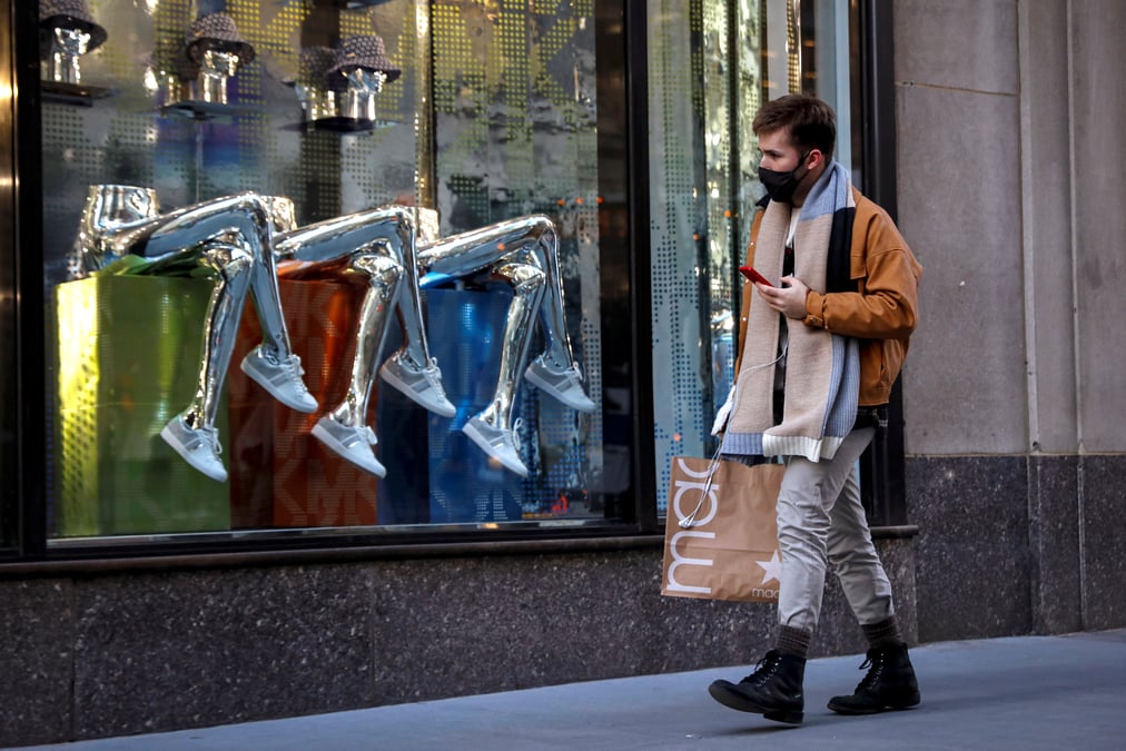 Usa: la croissance du 4e trimestre revue en hausse a 4,3% en rythme annualise