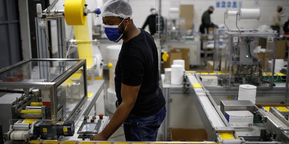 France: la production industrielle recule de 0,1% en avril