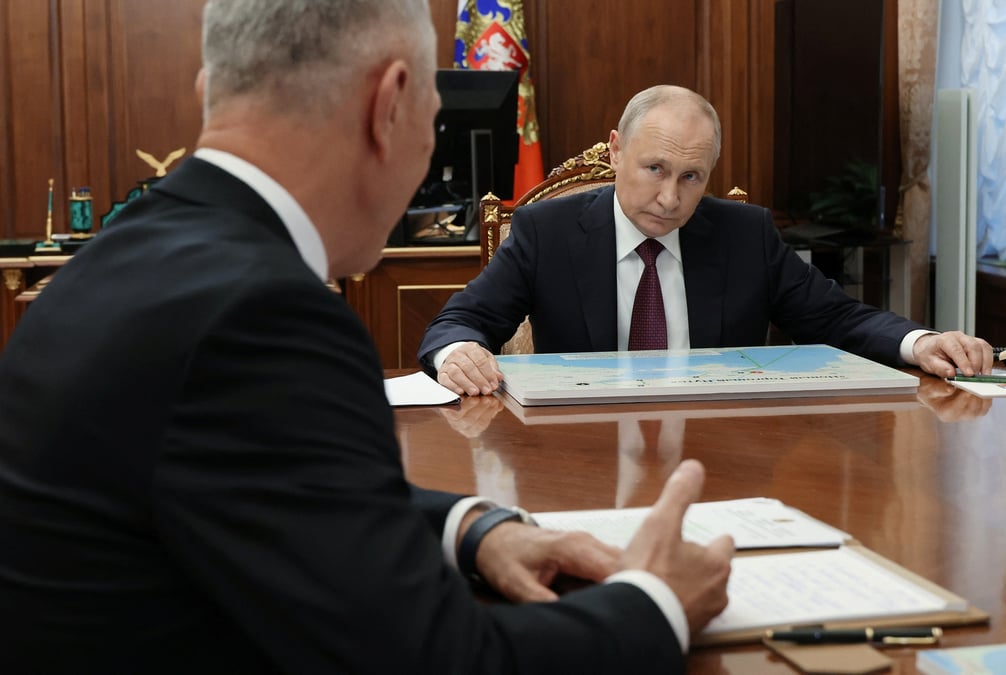 Vladimir poutine assiste a une reunion au kremlin a moscou
