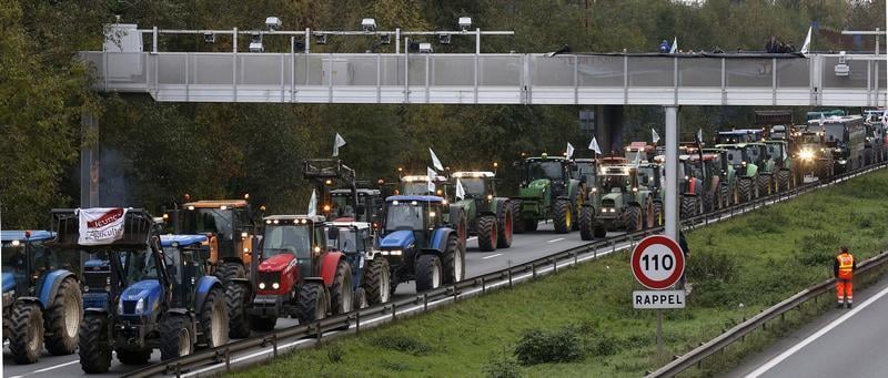 Les agriculteurs appellent au blocus de Paris jeudi