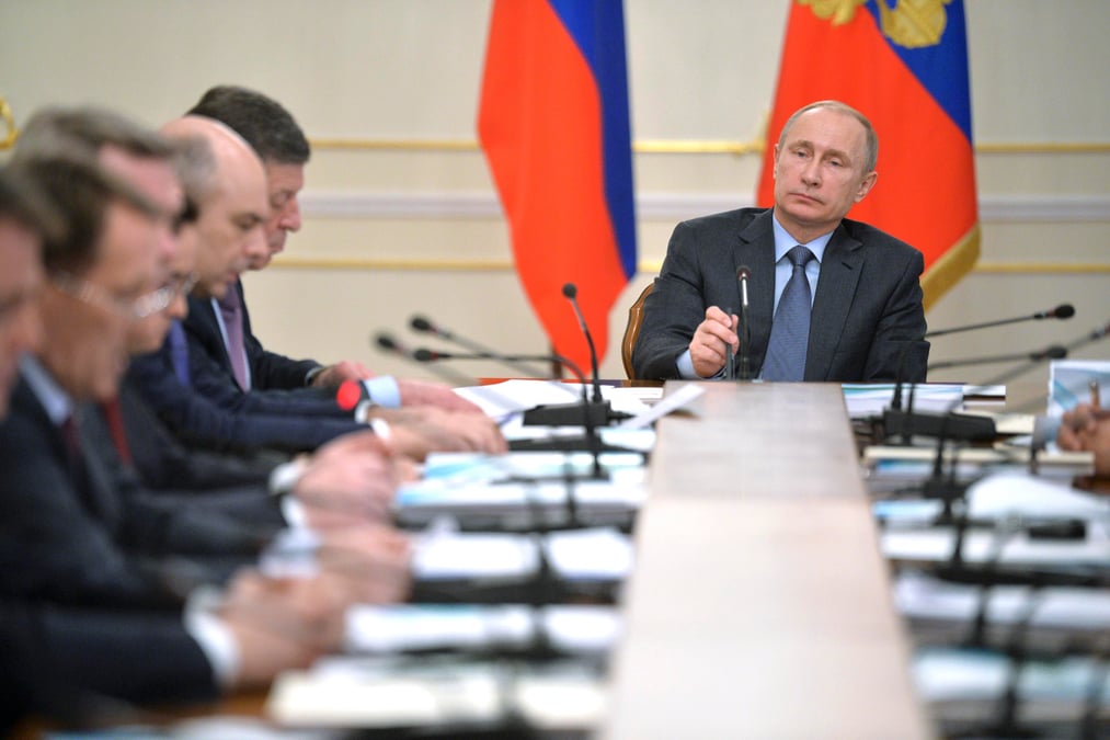 Vladimir poutine menace l’ukraine de cesser les livraisons de gaz faute de paiement