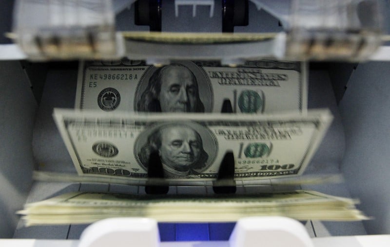 Le dollar se redresse