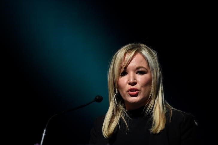Le sinn fein porte michelle o'neill a sa tete
