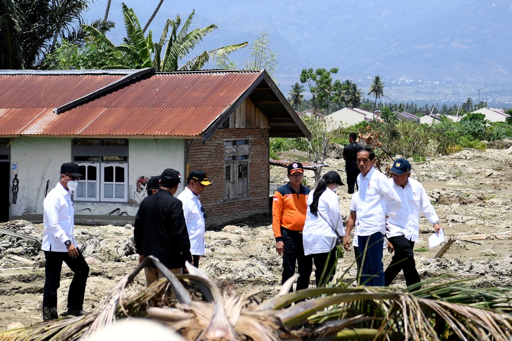 Le president indonesien se rend de nouveau sur le site du seisme