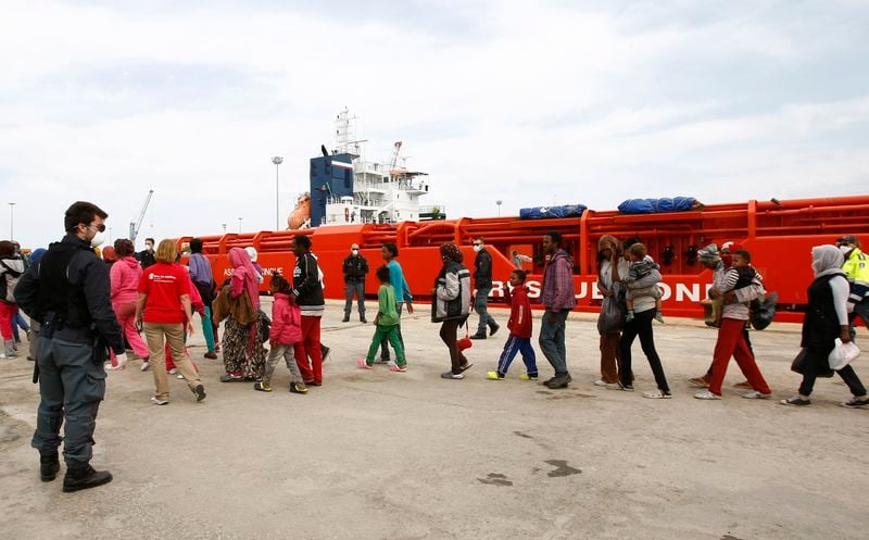 Trente corps découverts dans un bateau de clandestins
