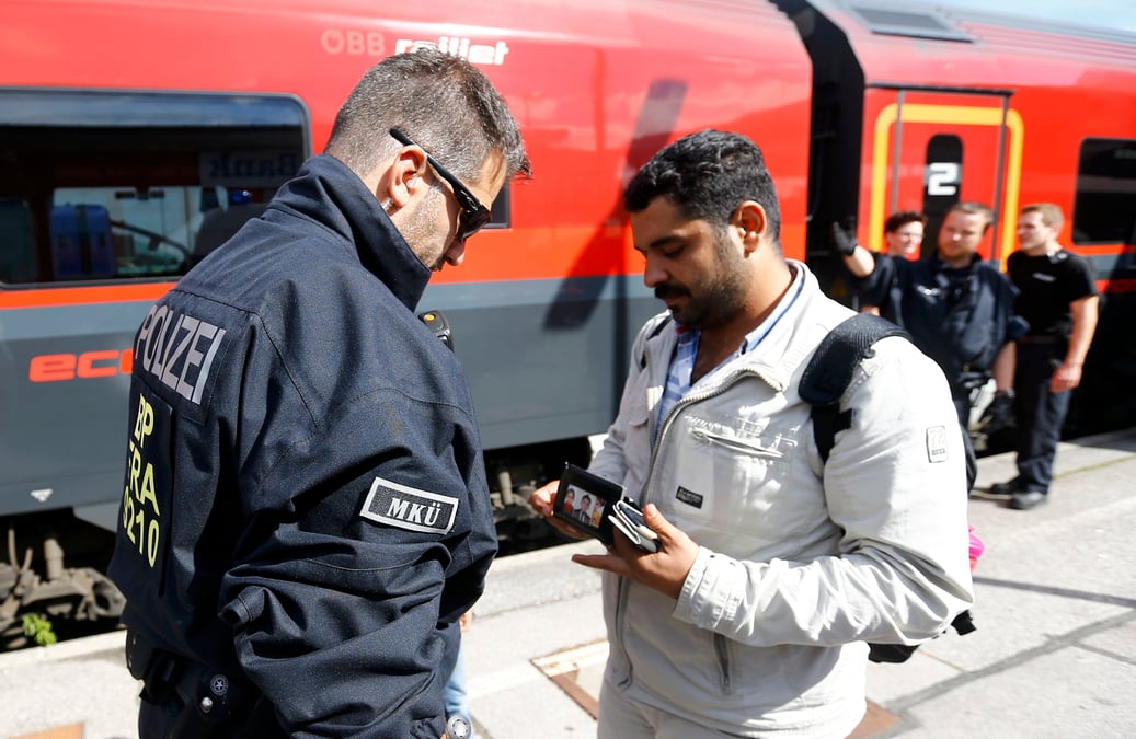 Les controles ralentissent les migrants en autriche