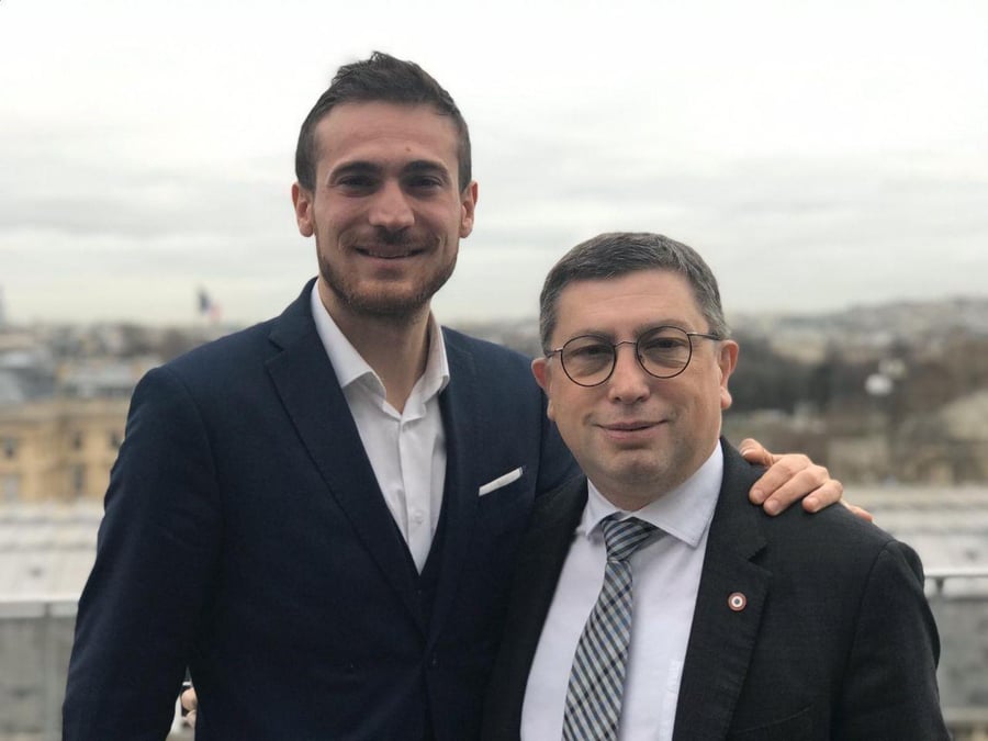 Rémy André Ozcan et le député LREM Jean-Michel Mis sont à l'origine de la Fédération française des professionnels de la blockchain, dont les statuts seront déposés dès que les conditions le permettront.