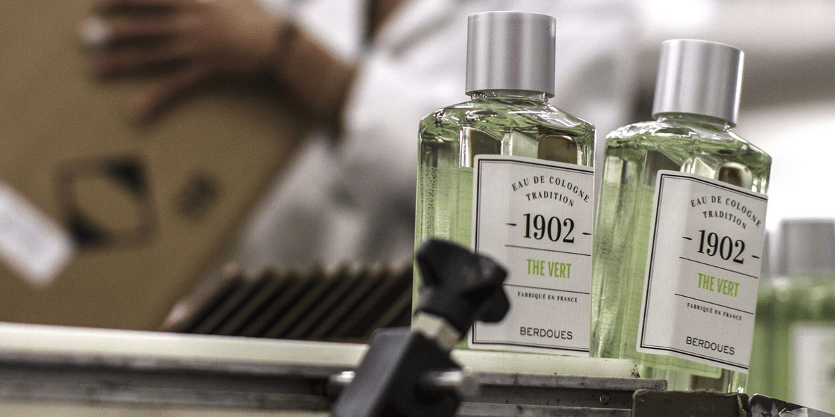 Le groupe possède près de 200 références produits au travers de ses différentes marques de parfums et cosmétiques.