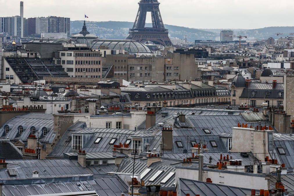 Le gouvernement pret a examiner la proposition d'un confinement a paris