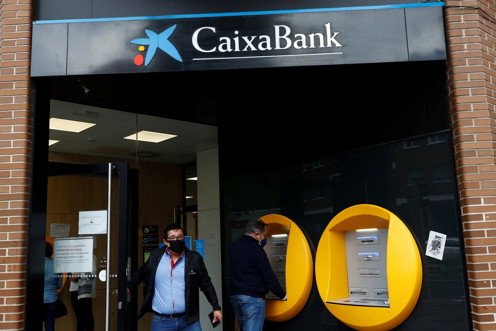 Caixabank prevoit la suppression de plus de 8.000 postes en espagne