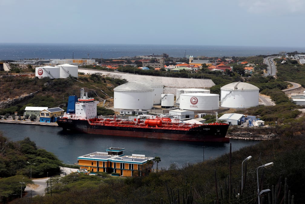 La societe chinoise ccpc joue un role central dans le commerce du petrole en iran et au venezuela
