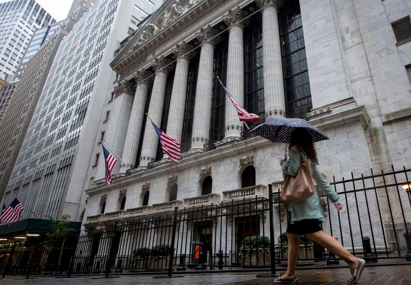 Wall Street ouvre en hausse mais l'énergie recule encore