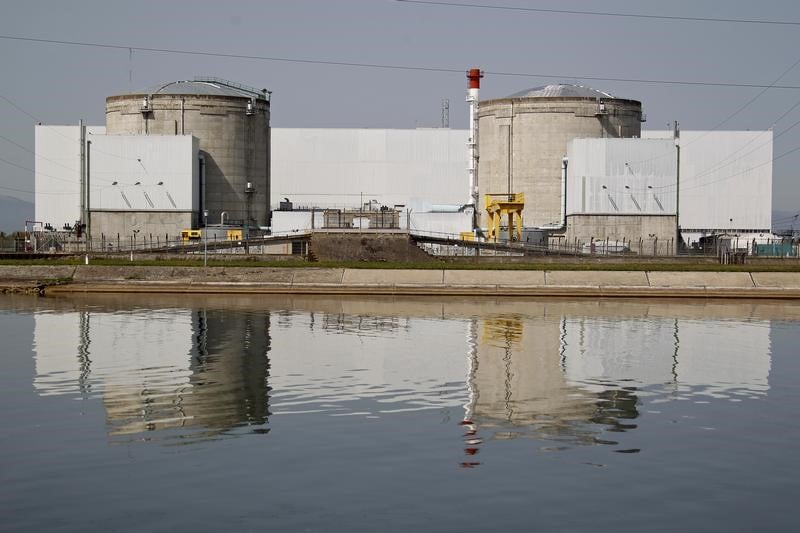 Fessenheim doit etre fermee pour respecter la loi, dit sapin