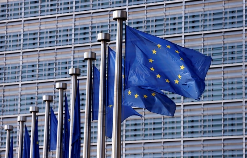 Migrants: l'ue entame une procedure contre prague, budapest, varsovie
