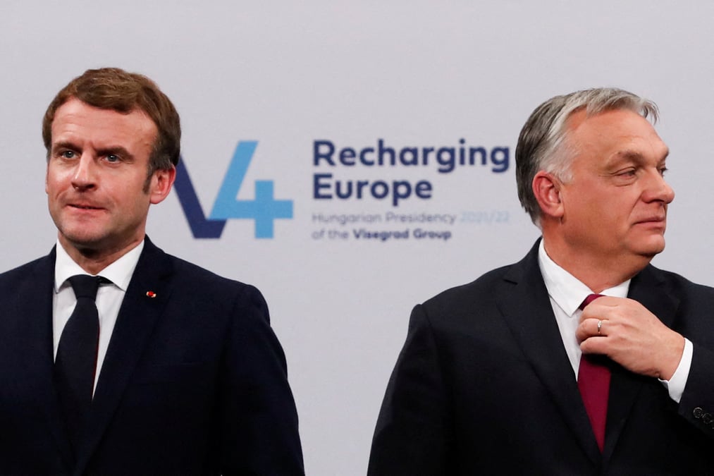 Macron affiche sa volonte de dialogue avec orban a budapest