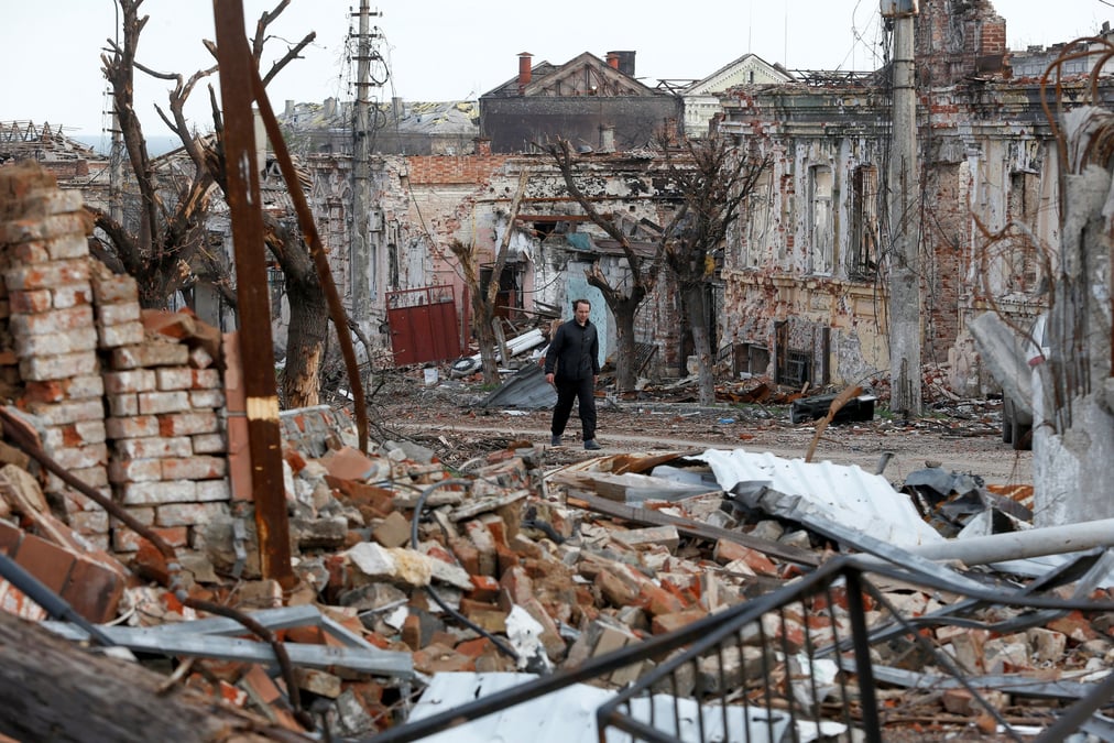 L'ukraine n'est pas prete a debloquer militairement le siege de marioupol, dit zelensky