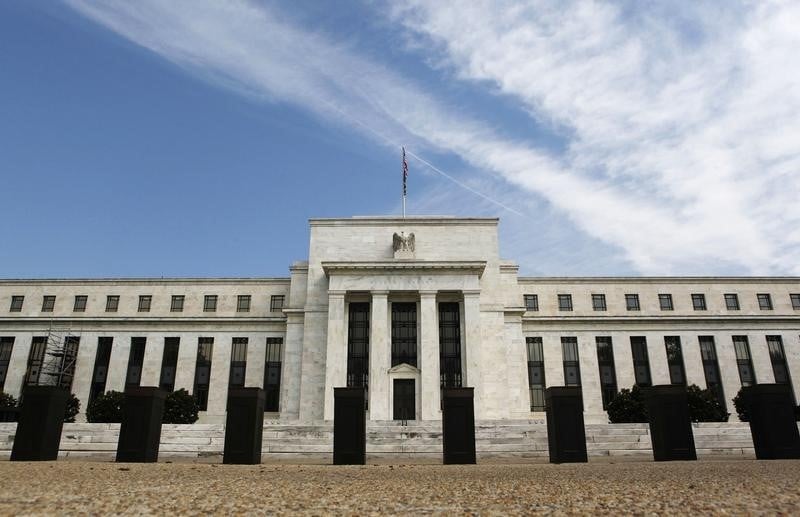 L'économie américaine continue de croître modérément, dit la Fed