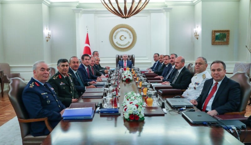 Les chefs des forces armees turques vont etre remplaces
